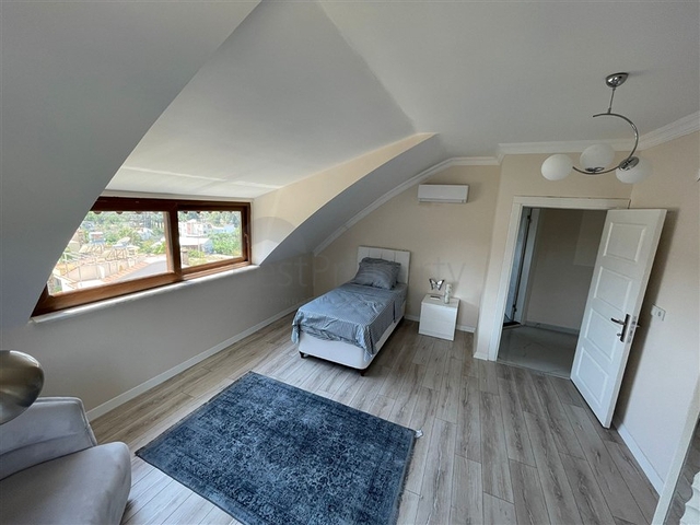 Penthouse mit fünf Schlafzimmern in Avsallar mit Meerblick