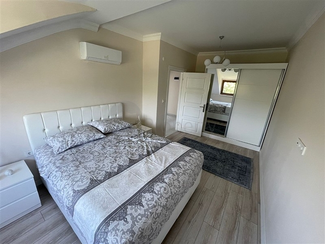 Penthouse mit fünf Schlafzimmern in Avsallar mit Meerblick