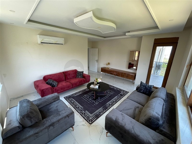 Penthouse mit fünf Schlafzimmern in Avsallar mit Meerblick