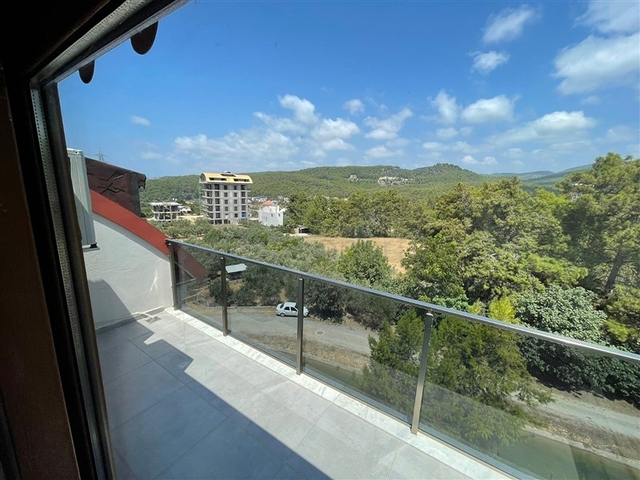 Penthouse mit fünf Schlafzimmern in Avsallar mit Meerblick