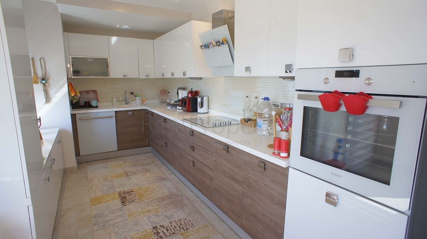 Vierzimmerwohnung mit Meerblick im Stadtteil Kestel