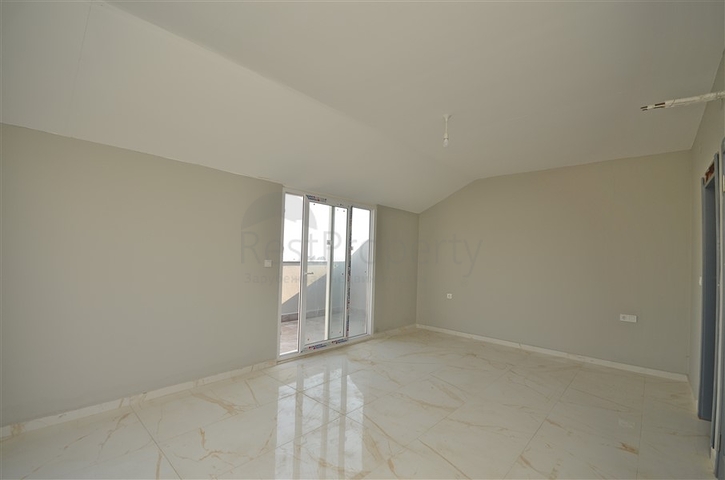 Geräumiges 3+1 Penthouse mit Meer- und Bergblick