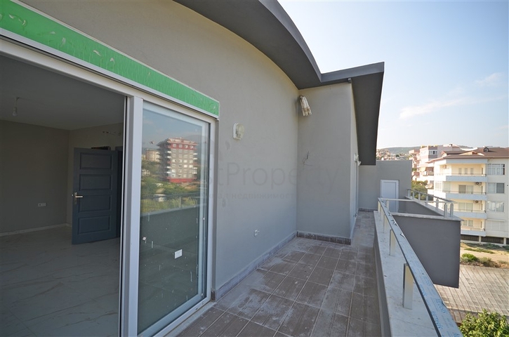 Geräumiges 3+1 Penthouse mit Meer- und Bergblick