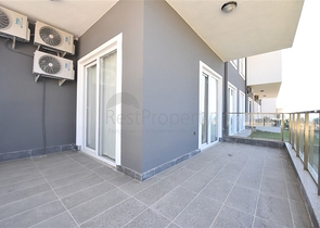 2+1 Wohnung mit Möbeln und Geräten in einem neuen Komplex im Stadtteil Injecum 