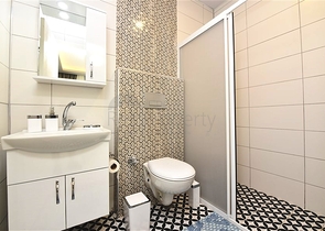 2+1 Wohnung mit Möbeln und Geräten in einem neuen Komplex im Stadtteil Injecum 