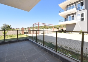 2+1 Wohnung mit Möbeln und Geräten in einem neuen Komplex im Stadtteil Injecum 