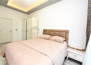 2+1 Wohnung mit Möbeln und Geräten in einem neuen Komplex im Stadtteil Injecum 