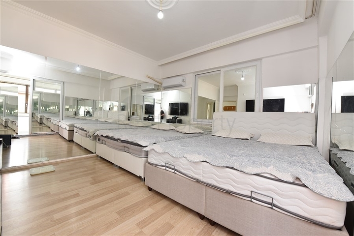 Dreizimmerwohnung mit separater Küche in der Nähe von Kleopatra Beach