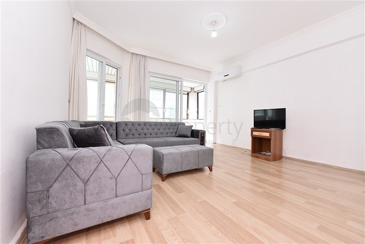 Dreizimmerwohnung mit separater Küche in der Nähe von Kleopatra Beach