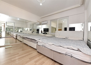 Dreizimmerwohnung mit separater Küche in der Nähe von Kleopatra Beach