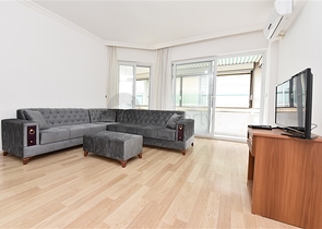 Dreizimmerwohnung mit separater Küche in der Nähe von Kleopatra Beach