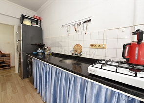 Dreizimmerwohnung mit separater Küche in der Nähe von Kleopatra Beach