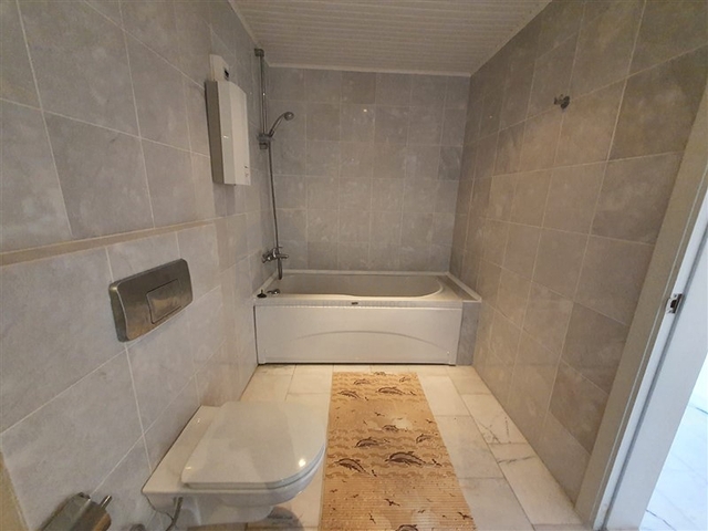 2+1 Wohnung an der ersten Küste in Tosmur