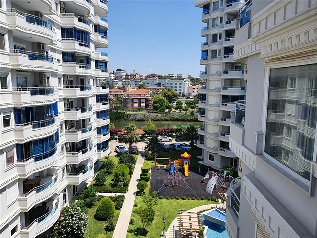 2+1 Wohnung an der ersten Küste in Tosmur