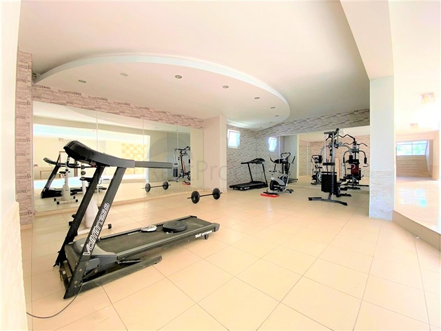 Geräumige Wohnung in unmittelbarer Nähe zum Meer in einer gemütlichen Gegend von Kestel