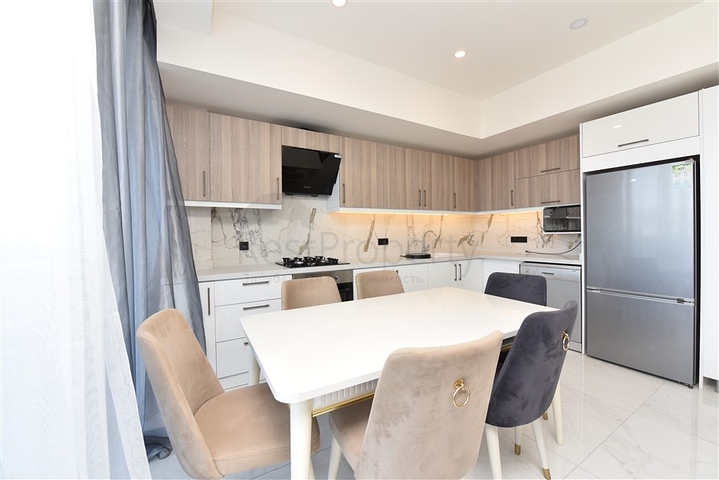 Schickes Penthouse mit 2+1 Grundriss auf Cleopatra