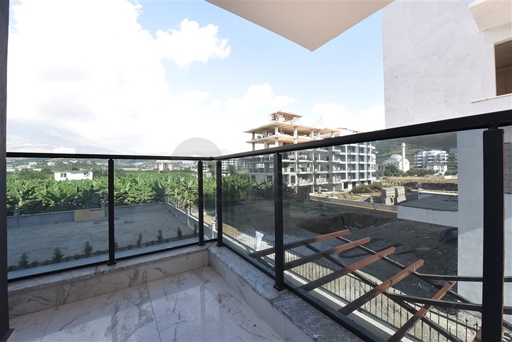 Gewerbeflächen mit Zugang zur zentralen Straße des Bezirks Kargicak 