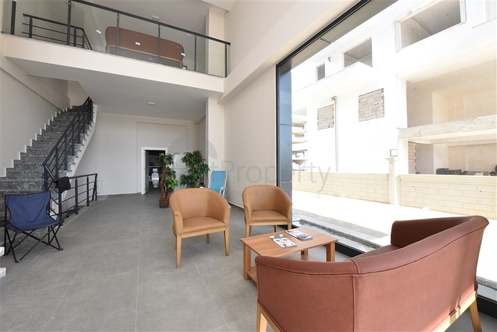 Gewerbeflächen mit Zugang zur zentralen Straße des Bezirks Kargicak 