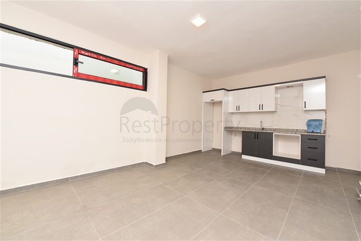 Gewerbeflächen mit Zugang zur zentralen Straße des Bezirks Kargicak 