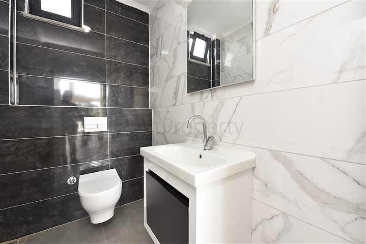 Gewerbeflächen mit Zugang zur zentralen Straße des Bezirks Kargicak 