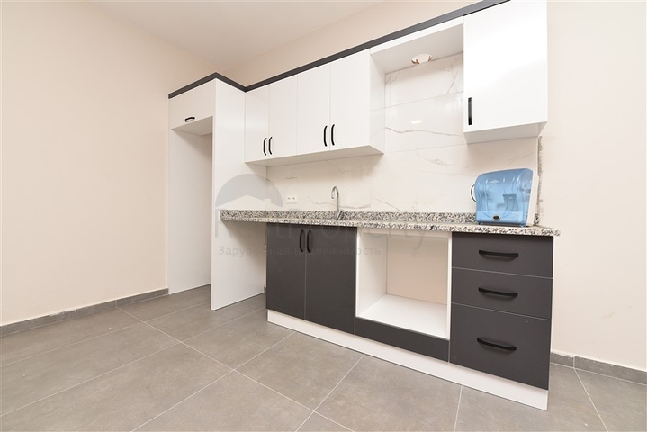 Gewerbeflächen mit Zugang zur zentralen Straße des Bezirks Kargicak 