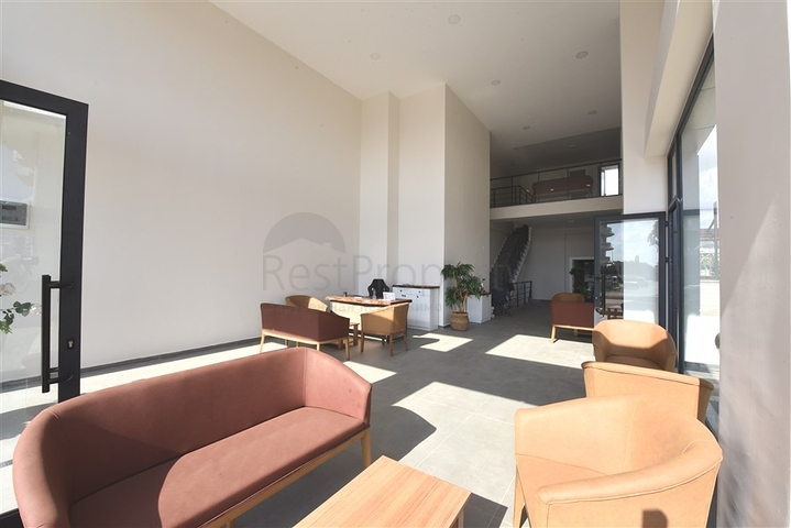 Gewerbeflächen mit Zugang zur zentralen Straße des Bezirks Kargicak 