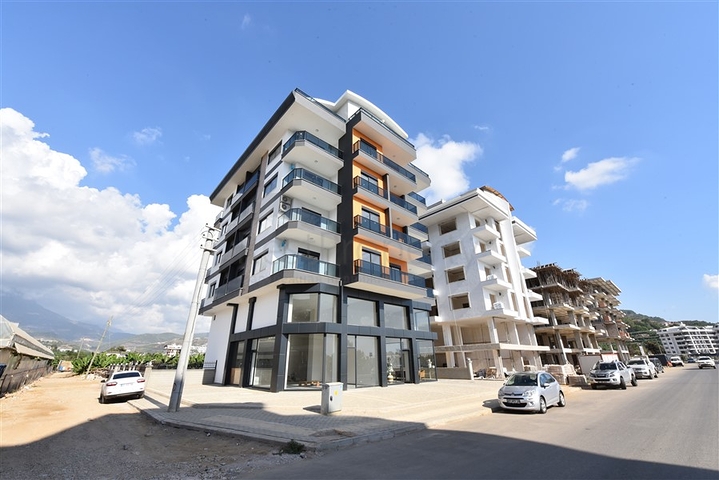 Gewerbeflächen mit Zugang zur zentralen Straße des Bezirks Kargicak 