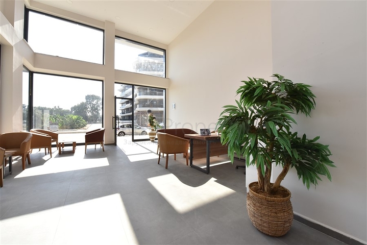 Gewerbeflächen mit Zugang zur zentralen Straße des Bezirks Kargicak 