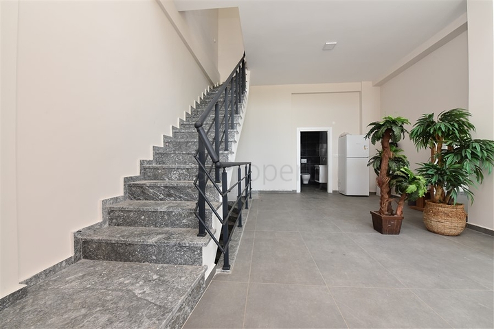 Gewerbeflächen mit Zugang zur zentralen Straße des Bezirks Kargicak 