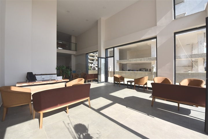 Gewerbeflächen mit Zugang zur zentralen Straße des Bezirks Kargicak 