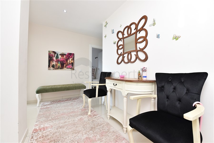 2+1 Wohnung mit separater Küche 125 m vom Meer entfernt im Stadtteil Mahmutlar