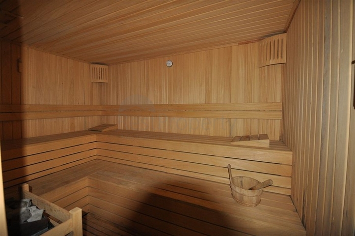 2+1 Wohnung mit separater Küche 125 m vom Meer entfernt im Stadtteil Mahmutlar