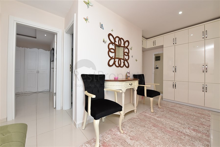 2+1 Wohnung mit separater Küche 125 m vom Meer entfernt im Stadtteil Mahmutlar