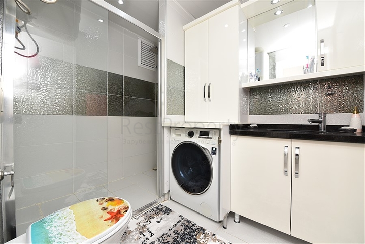 2+1 Wohnung mit separater Küche 125 m vom Meer entfernt im Stadtteil Mahmutlar