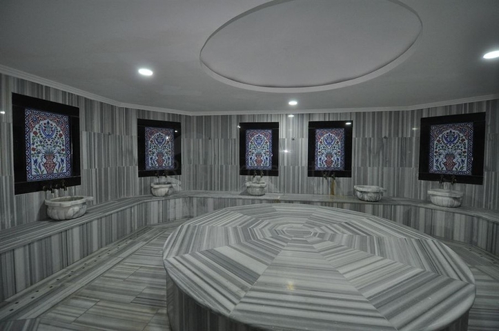 2+1 Wohnung mit separater Küche 125 m vom Meer entfernt im Stadtteil Mahmutlar