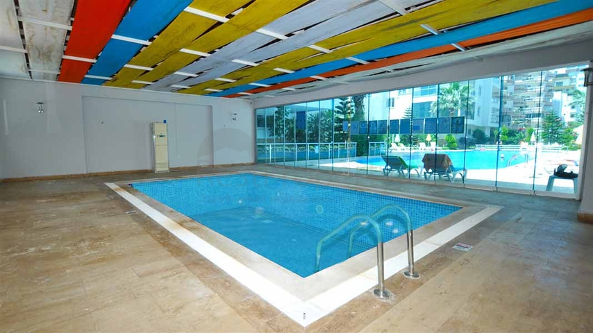 2+1 Wohnung mit separater Küche 125 m vom Meer entfernt im Stadtteil Mahmutlar