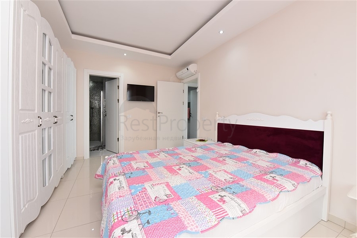 2+1 Wohnung mit separater Küche 125 m vom Meer entfernt im Stadtteil Mahmutlar