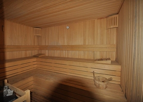 2+1 Wohnung mit separater Küche 125 m vom Meer entfernt im Stadtteil Mahmutlar