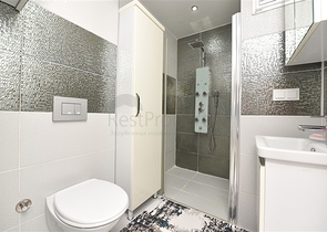 2+1 Wohnung mit separater Küche 125 m vom Meer entfernt im Stadtteil Mahmutlar