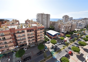 2+1 Wohnung mit separater Küche 125 m vom Meer entfernt im Stadtteil Mahmutlar