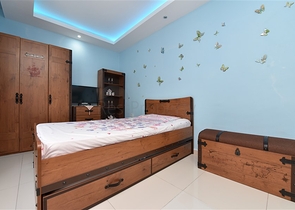 2+1 Wohnung mit separater Küche 125 m vom Meer entfernt im Stadtteil Mahmutlar