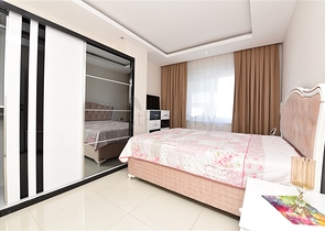 2+1 Wohnung mit separater Küche 125 m vom Meer entfernt im Stadtteil Mahmutlar