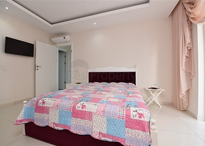 2+1 Wohnung mit separater Küche 125 m vom Meer entfernt im Stadtteil Mahmutlar