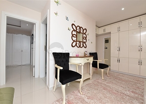 2+1 Wohnung mit separater Küche 125 m vom Meer entfernt im Stadtteil Mahmutlar