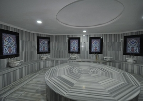 2+1 Wohnung mit separater Küche 125 m vom Meer entfernt im Stadtteil Mahmutlar