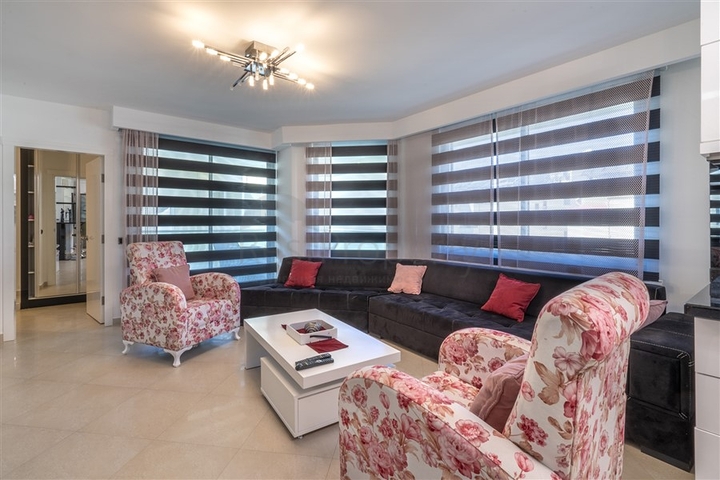 Apartment 4+1 für die türkische Staatsbürgerschaft in Oba 