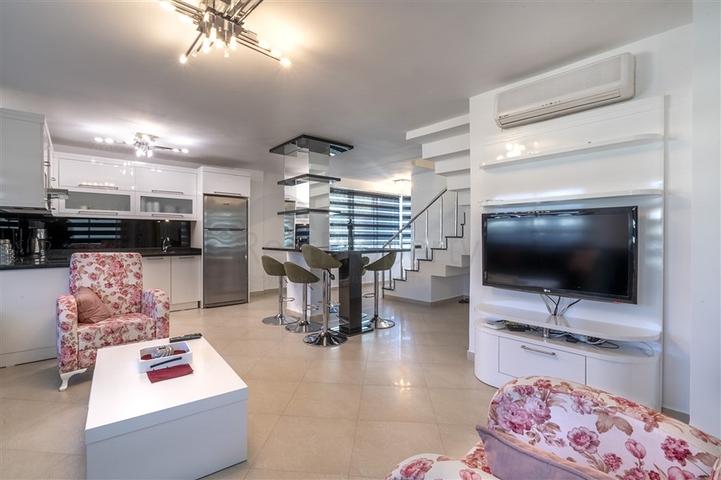 Apartment 4+1 für die türkische Staatsbürgerschaft in Oba 