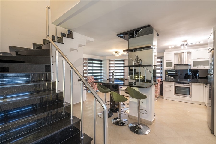 Apartment 4+1 für die türkische Staatsbürgerschaft in Oba 