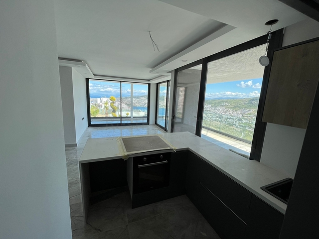 Projekt von Residenzen mit Panoramablick auf das Meer und die Berge im Bezirk Günduan