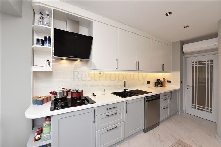 Penthouse zum Verkauf 3+1 auf einer Festung in Alanya